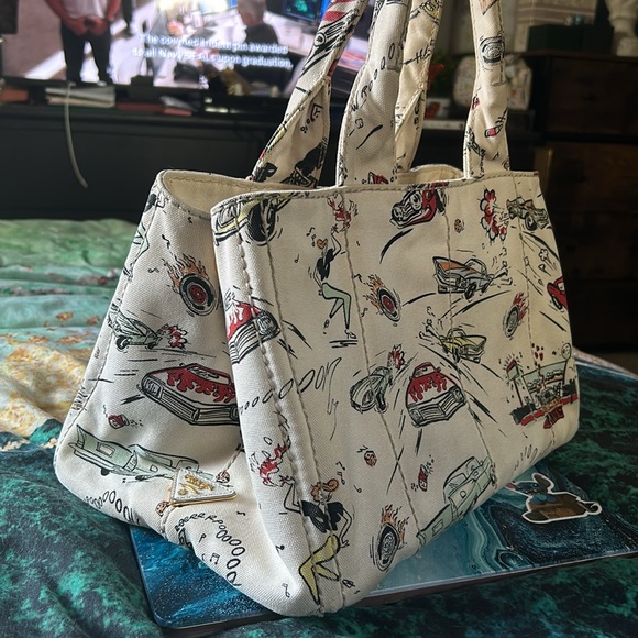 Prada Canapa American Car Hawaii RARE Ivory Tote Bag - Picture 4 of 15